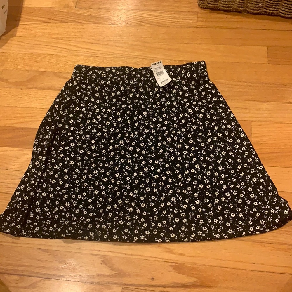 Tillys Skirt